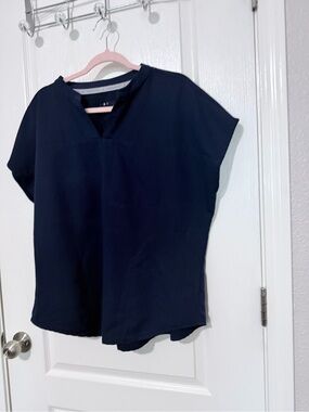 Fabletics women’s scrub top size L